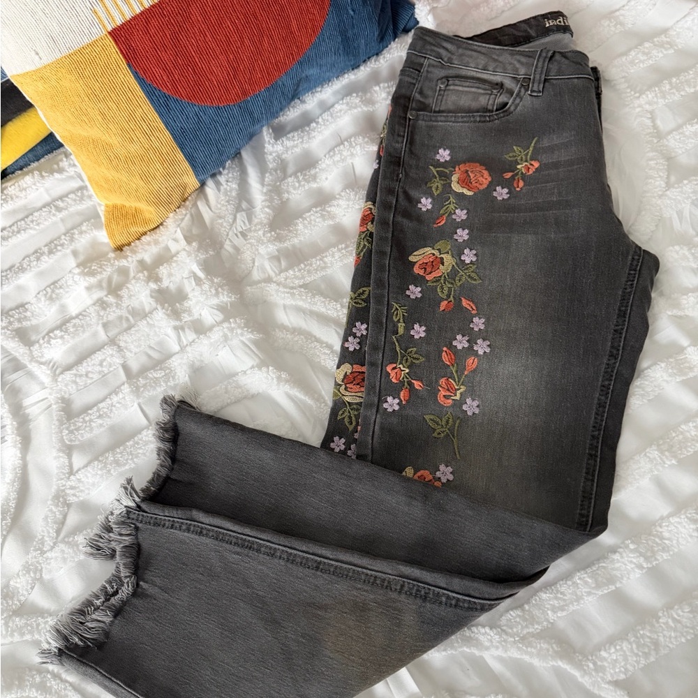 Indigo Thread Co Embroidered Women's Ankle Jeans - Picture 7 of 7